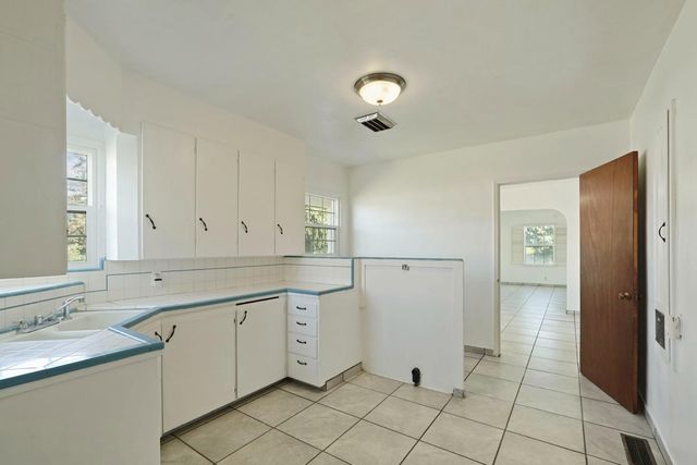 15661 Curry Ave, Lodi, CA 95240