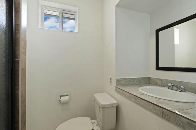 15661 Curry Ave, Lodi, CA 95240