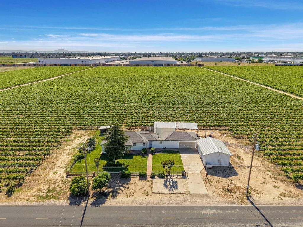 15661 Curry Ave, Lodi, CA 95240