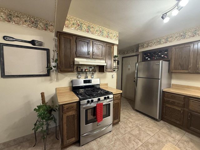 10525 W Rae AVENUE, Milwaukee, WI 53225