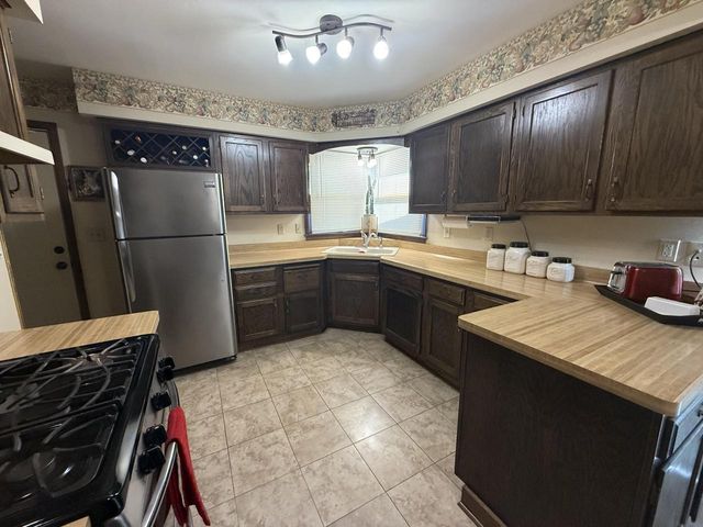 10525 W Rae AVENUE, Milwaukee, WI 53225