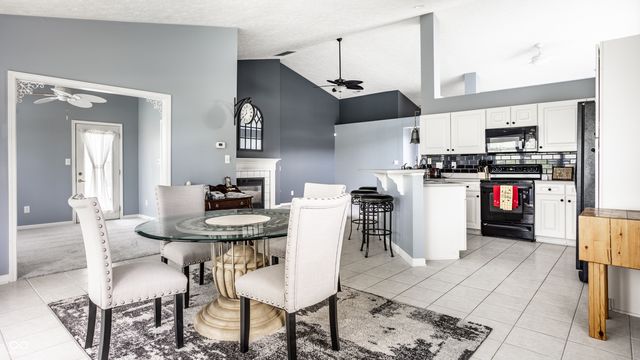 17813 Crown Pointe Court, Noblesville, IN 46062
