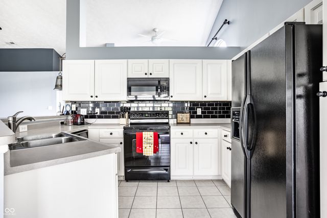 17813 Crown Pointe Court, Noblesville, IN 46062