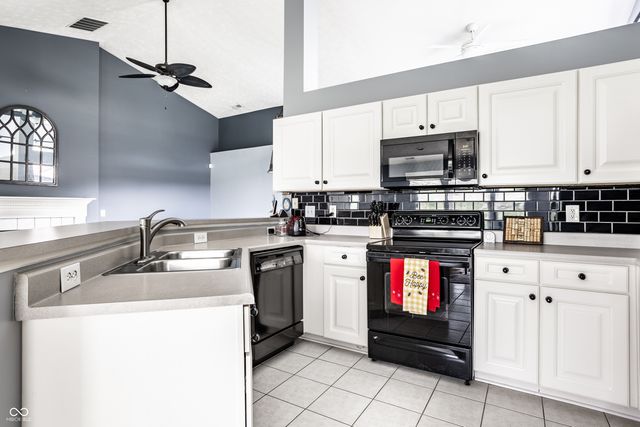 17813 Crown Pointe Court, Noblesville, IN 46062