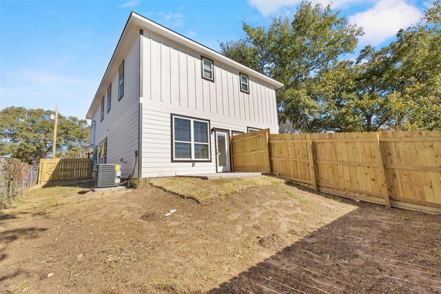 1105 East Main Street, Brenham, TX 77833