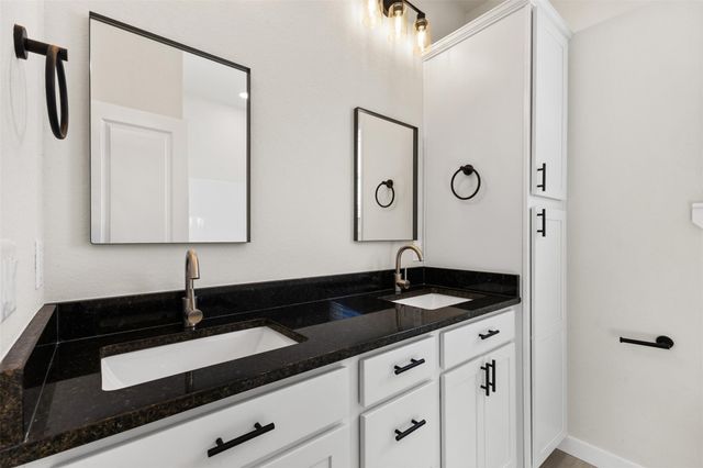 1105 East Main Street, Brenham, TX 77833