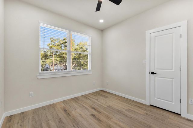 1105 East Main Street, Brenham, TX 77833