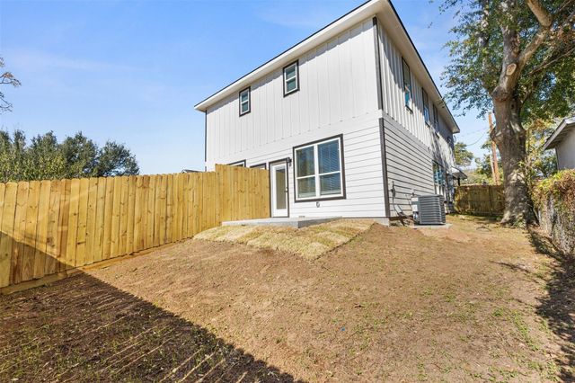 1105 East Main Street, Brenham, TX 77833