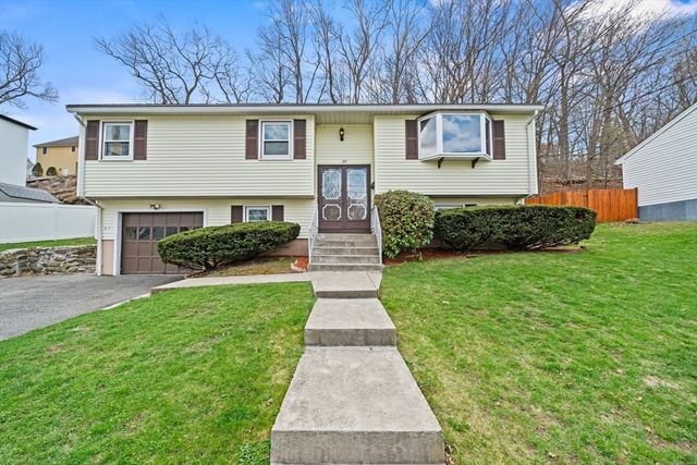 23 Buttaro Rd, Woburn, MA 01801