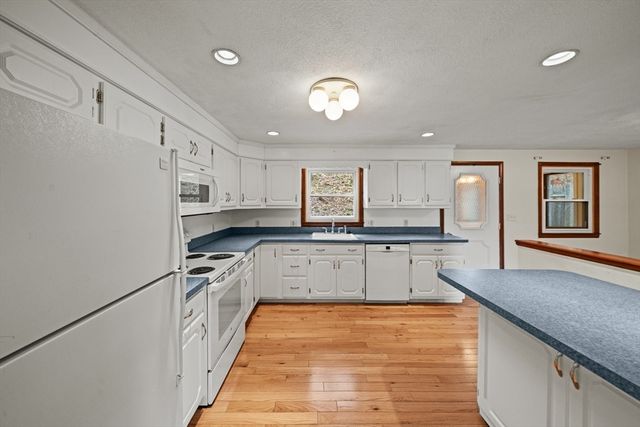 23 Buttaro Rd, Woburn, MA 01801