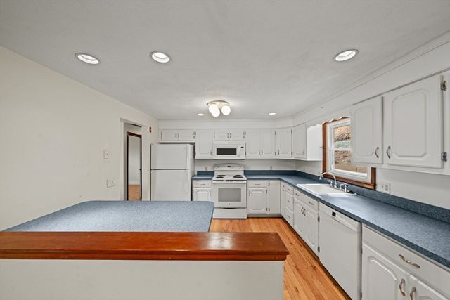 23 Buttaro Rd, Woburn, MA 01801