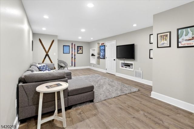 111 Red Oak Way, Montgomery Twp., NJ 08502