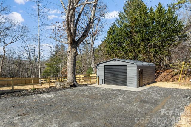 5 Trevs Way, Fletcher, NC 28732