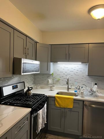 12064 Ina unite 122 Drive, Sterling Heights, MI 48312