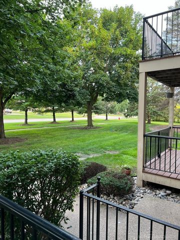 12064 Ina unite 122 Drive, Sterling Heights, MI 48312