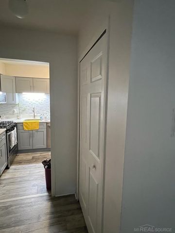 12064 Ina unite 122 Drive, Sterling Heights, MI 48312