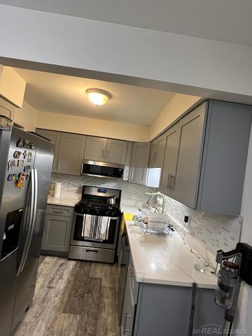 12064 Ina unite 122 Drive, Sterling Heights, MI 48312
