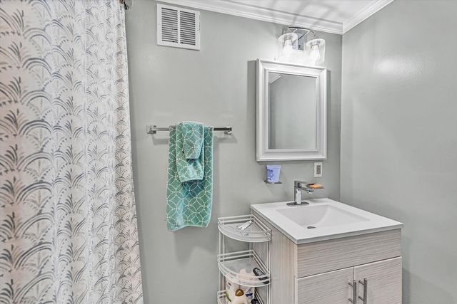 330 OAKLAND DR, Collinsville, VA 24078