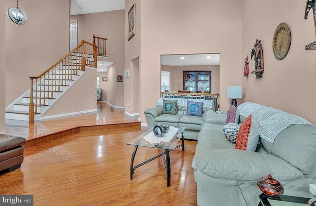 222 IVANHOE DR, Robbinsville, NJ 08691