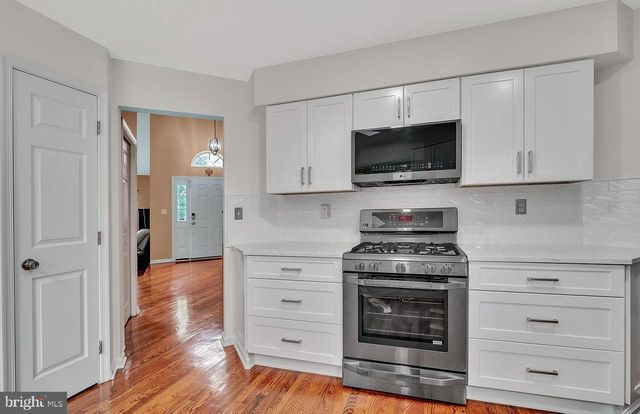 222 IVANHOE DR, Robbinsville, NJ 08691