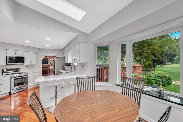 222 IVANHOE DR, Robbinsville, NJ 08691