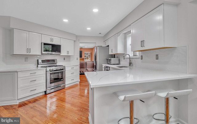 222 IVANHOE DR, Robbinsville, NJ 08691