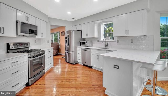 222 IVANHOE DR, Robbinsville, NJ 08691