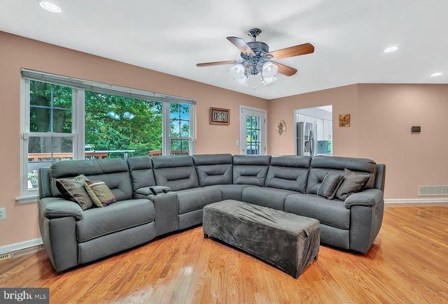 222 IVANHOE DR, Robbinsville, NJ 08691