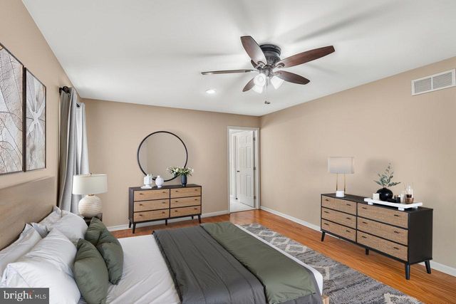 222 IVANHOE DR, Robbinsville, NJ 08691