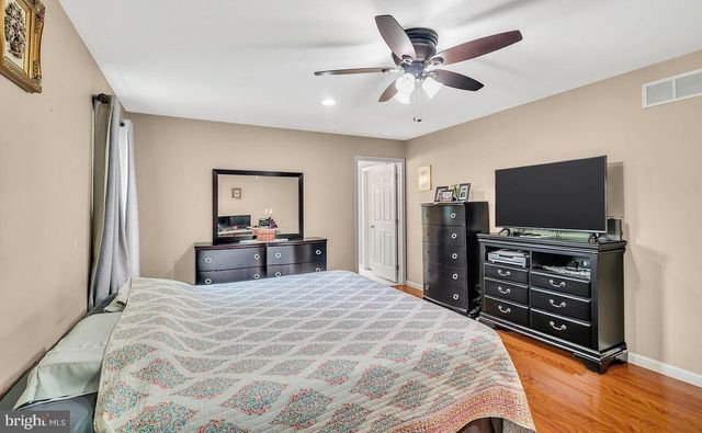 222 IVANHOE DR, Robbinsville, NJ 08691