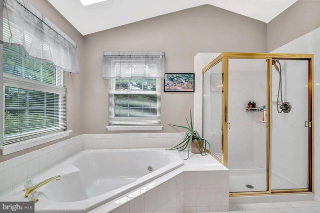 222 IVANHOE DR, Robbinsville, NJ 08691