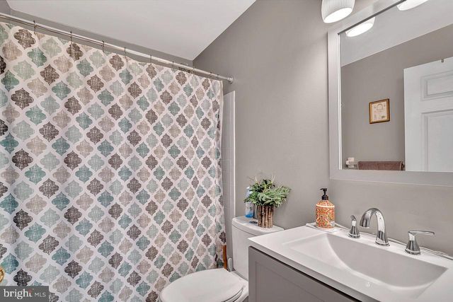 222 IVANHOE DR, Robbinsville, NJ 08691