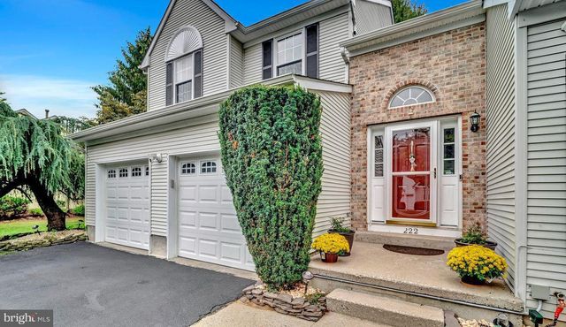 222 IVANHOE DR, Robbinsville, NJ 08691