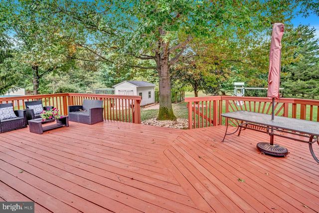 222 IVANHOE DR, Robbinsville, NJ 08691
