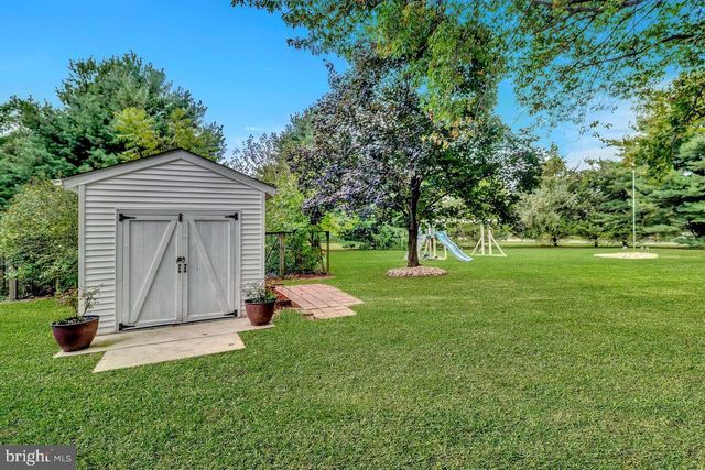 222 IVANHOE DR, Robbinsville, NJ 08691