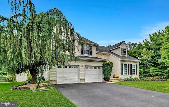 222 IVANHOE DR, Robbinsville, NJ 08691