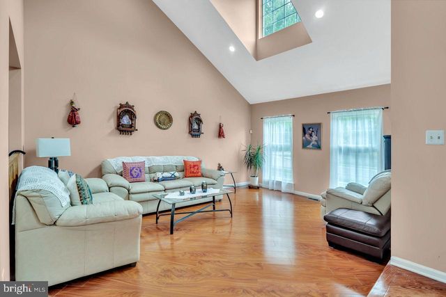 222 IVANHOE DR, Robbinsville, NJ 08691