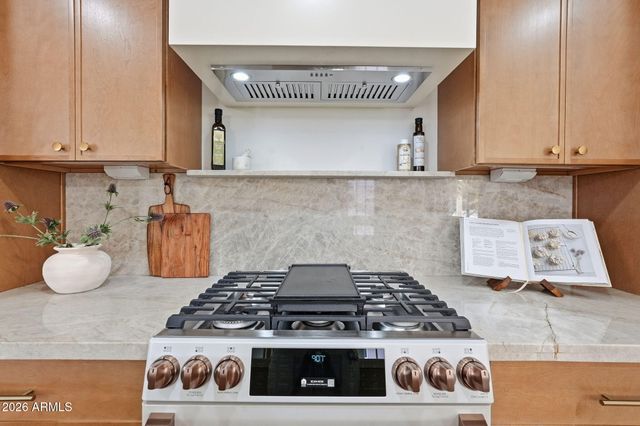 933 E CAVALIER Drive, Phoenix, AZ 85014