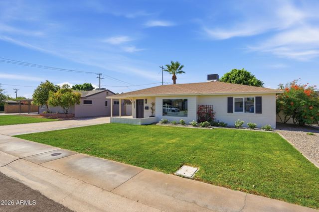 933 E CAVALIER Drive, Phoenix, AZ 85014