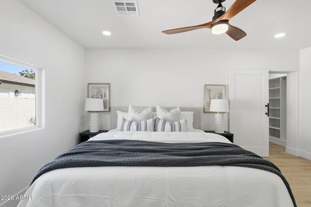 933 E CAVALIER Drive, Phoenix, AZ 85014