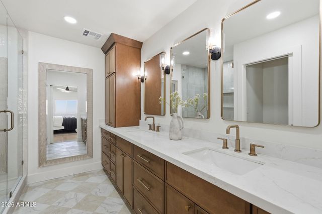 933 E CAVALIER Drive, Phoenix, AZ 85014