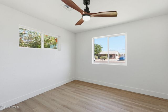 933 E CAVALIER Drive, Phoenix, AZ 85014