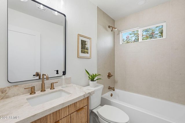 933 E CAVALIER Drive, Phoenix, AZ 85014