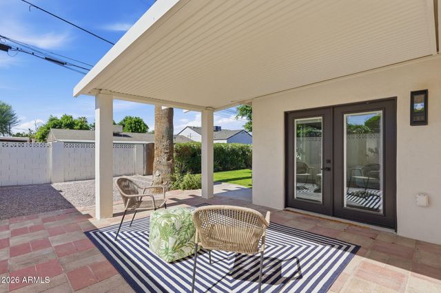933 E CAVALIER Drive, Phoenix, AZ 85014