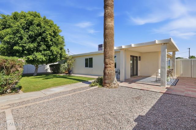 933 E CAVALIER Drive, Phoenix, AZ 85014