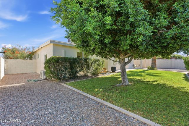 933 E CAVALIER Drive, Phoenix, AZ 85014