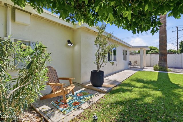 933 E CAVALIER Drive, Phoenix, AZ 85014
