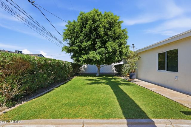 933 E CAVALIER Drive, Phoenix, AZ 85014