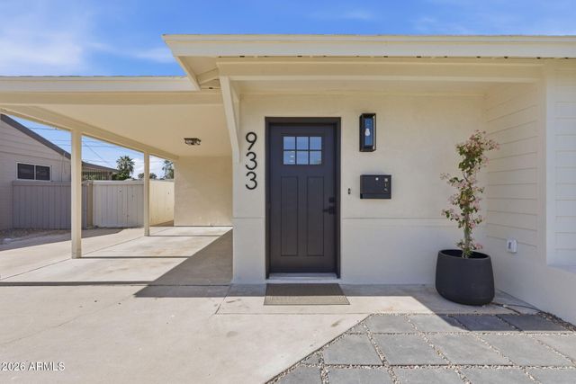 933 E CAVALIER Drive, Phoenix, AZ 85014