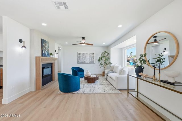 933 E CAVALIER Drive, Phoenix, AZ 85014